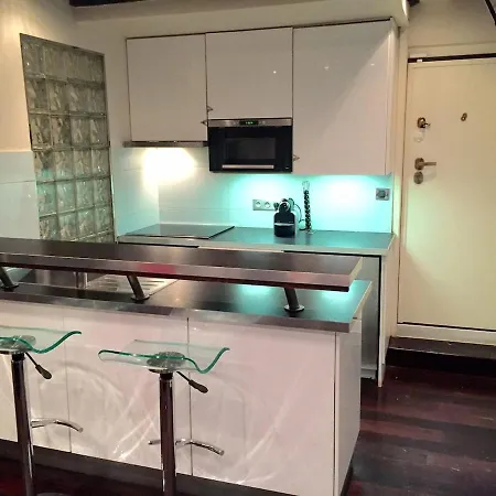 Le Marais Town Hall Apartment *