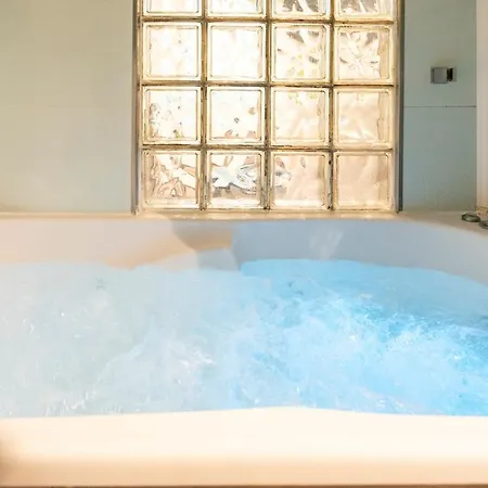 Le Marais Town Hall Apartment *